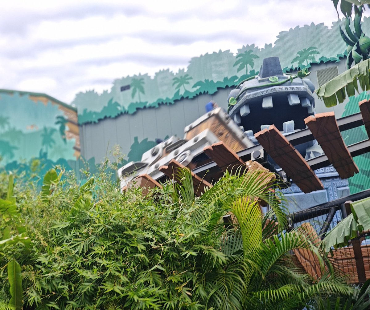 Back in 1995, the hardest level on my favorite game, Donkey Kong Country, was Mine Cart Carnage. It was so exciting when I finally beat it.

Now 30 years later, I lived out the level by riding the mine cart coaster at Super Nintendo World in Universal's Epic Universe.