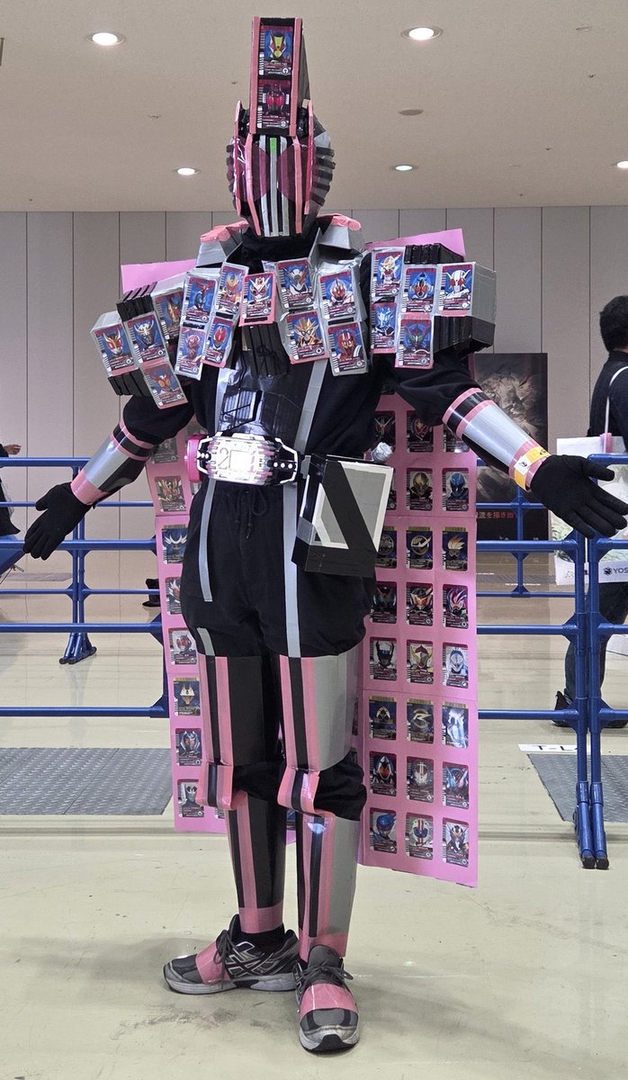 仮面ライダーディケイド コンプリートフォームンペイジガトリングコスプレ用スーツ 仮面ライダーディケイド コンプリートフォームンペイジガトリング