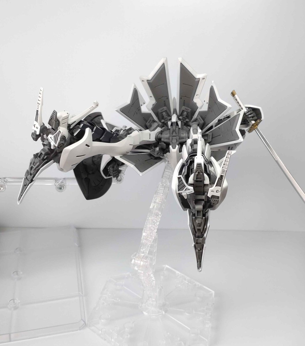 kuroba_yotsuha's tweet image. 1/144フルスクラッチ　ブラッドテンプル　完成しました
関節が可動するのでヴァイ・オ・ラに投げられるポーズもつけられます
#FSS_jp