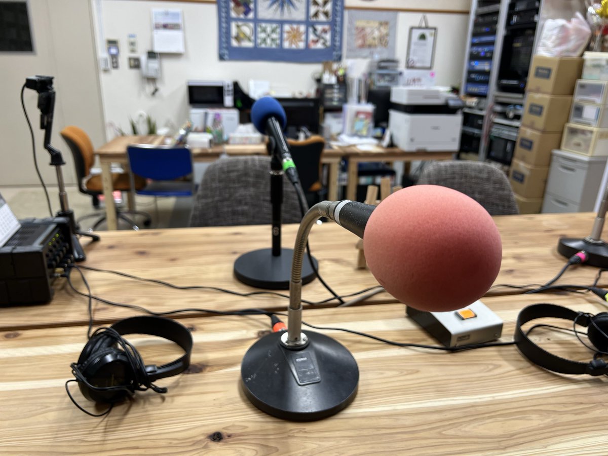 12/29はラジオに出演しました。
OAしました曲はこちらです。

1.『ミラージュ』／ニューエキスポ
2.『冗談』／ナムラマイカ
3.『near』／Record bill babes
4.『星樊（ほしかご）』／FICUS LOT
5.『Kougeki』／ニューエキスポ

自分達の曲と、今皆さんに聴いて欲しいバンドをピックアップしました。