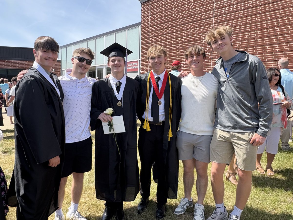 HashTagCoach's tweet image. 2025 year in review. State tournament run in wrestling, high school graduation, Raider baseball and starting college and playing baseball at ⁦@SCCBlackhawksBB⁩