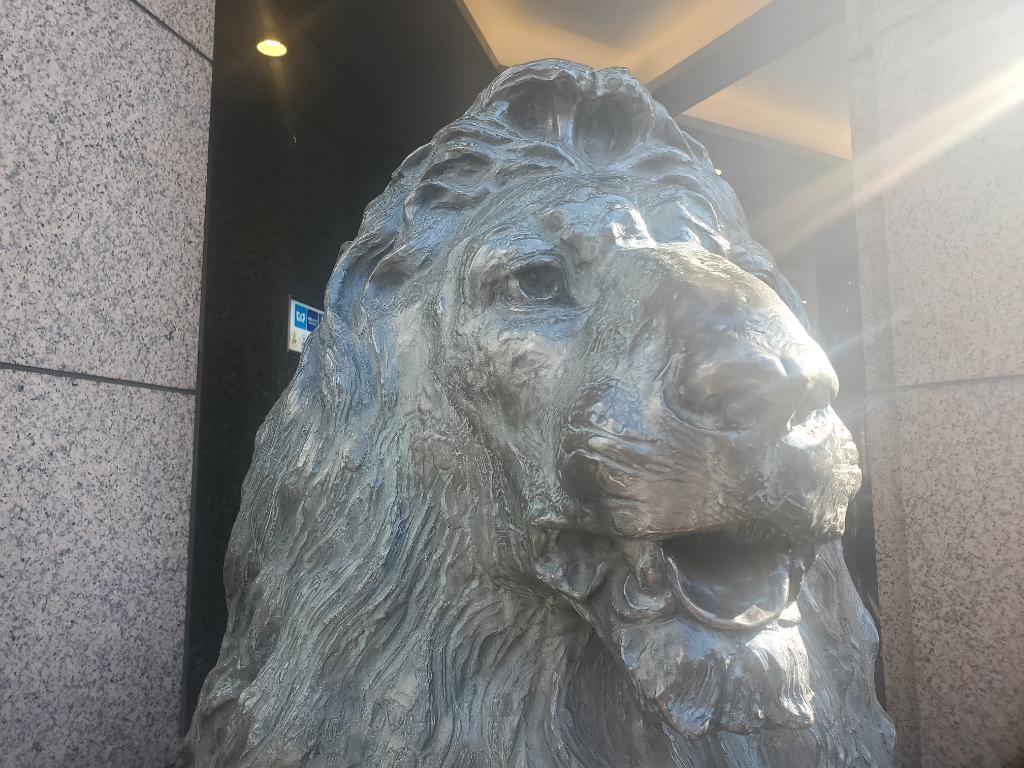 年末の買い出しに銀座の三越に来たよ

某国の渡航が自粛されているとはいえ物凄い行列・列・列…

なんだかんだ言ってみんな行くところないのかなぁ

築地あたりもヤバそうだ