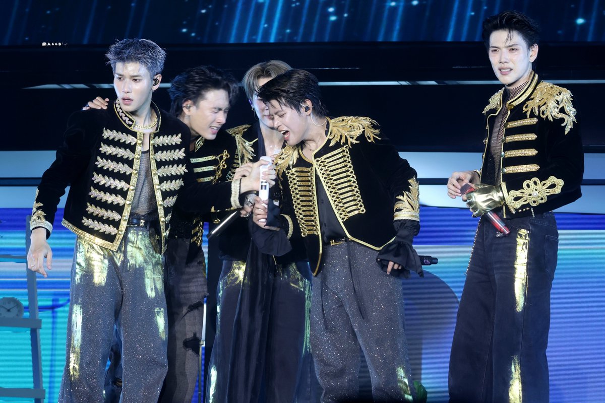 รักไม่ยอมเปลี่ยนแปลง by คณะลาษวรรณ

LAZ1 COUNTDOWN ICONSIAM
#LAZ1xICONSIAM
#LAZ1