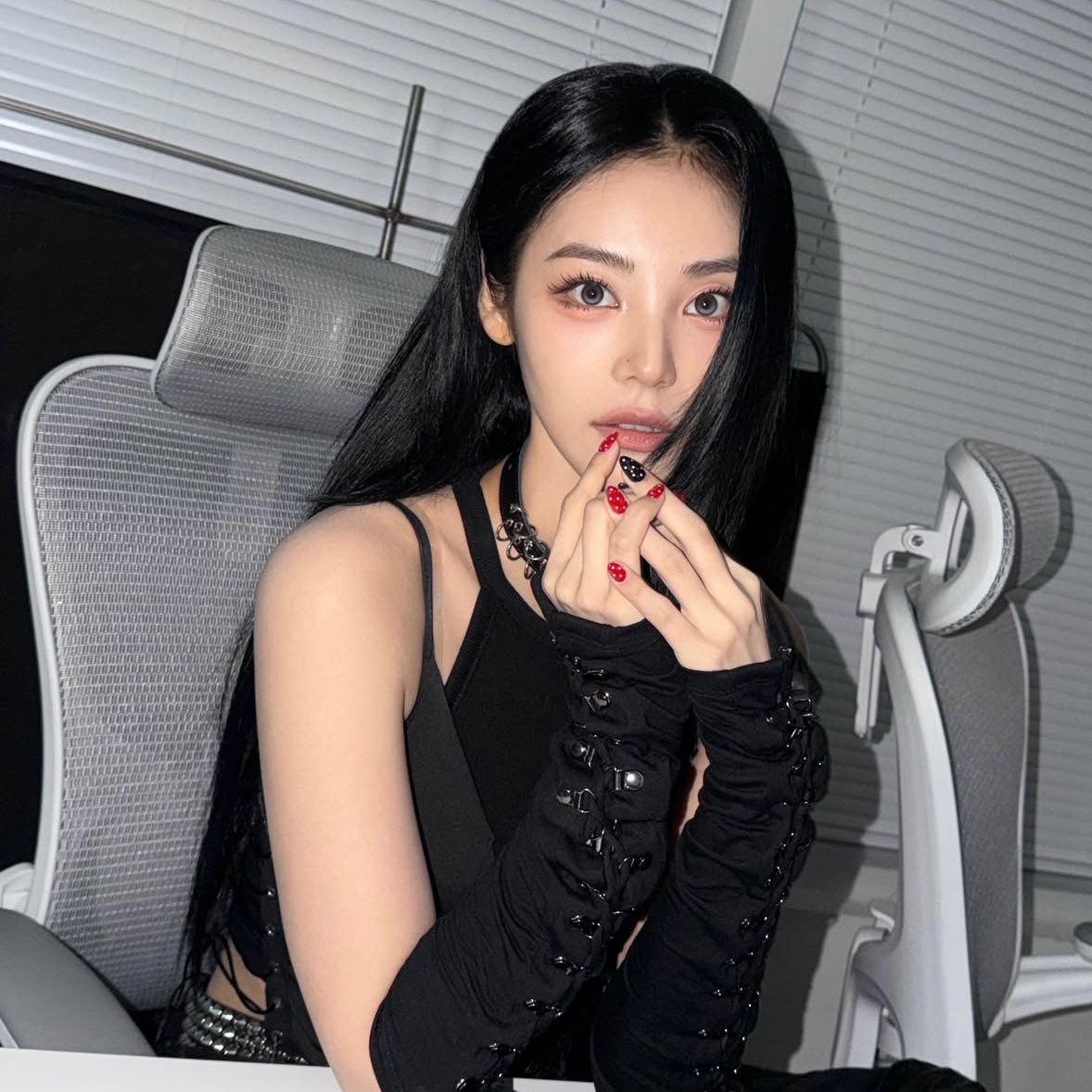 low quality jinsoul tweet media