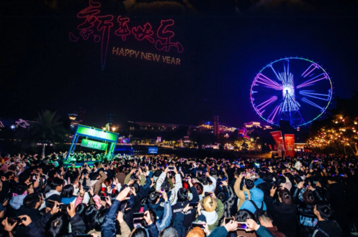 CQ_Liangjiang's tweet photo. #Chongqing Happy Valley 🎡 will count down to the New Year 🎆 with drones 🚁 synchronizing the ferris wheel lights ✨. Visitors will welcome 2026 🎉 amid a dazzling display of moving lights 💡. #NewYear #DroneShow #LightMagic

📸 Happy Valley https://t.co/KAqCRYDD8G