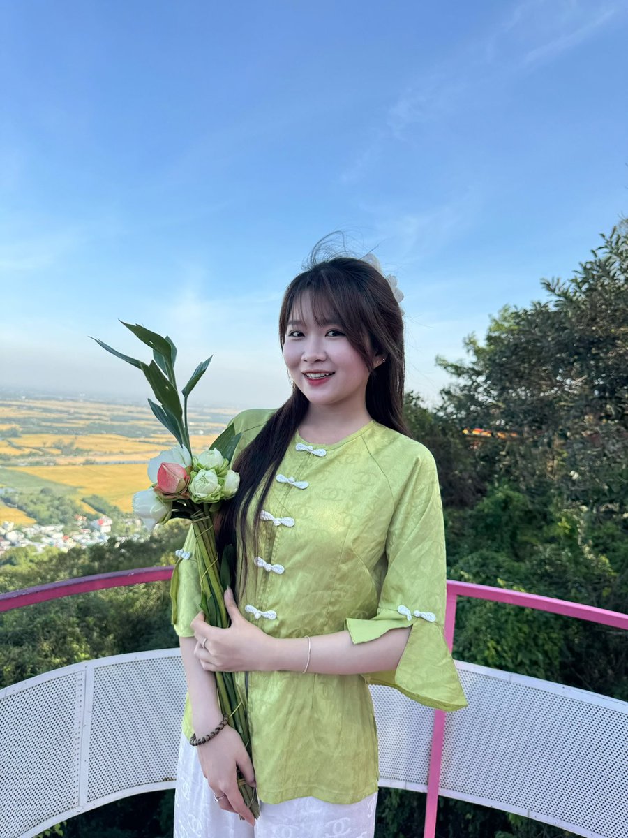 Mỹ Lan tweet media