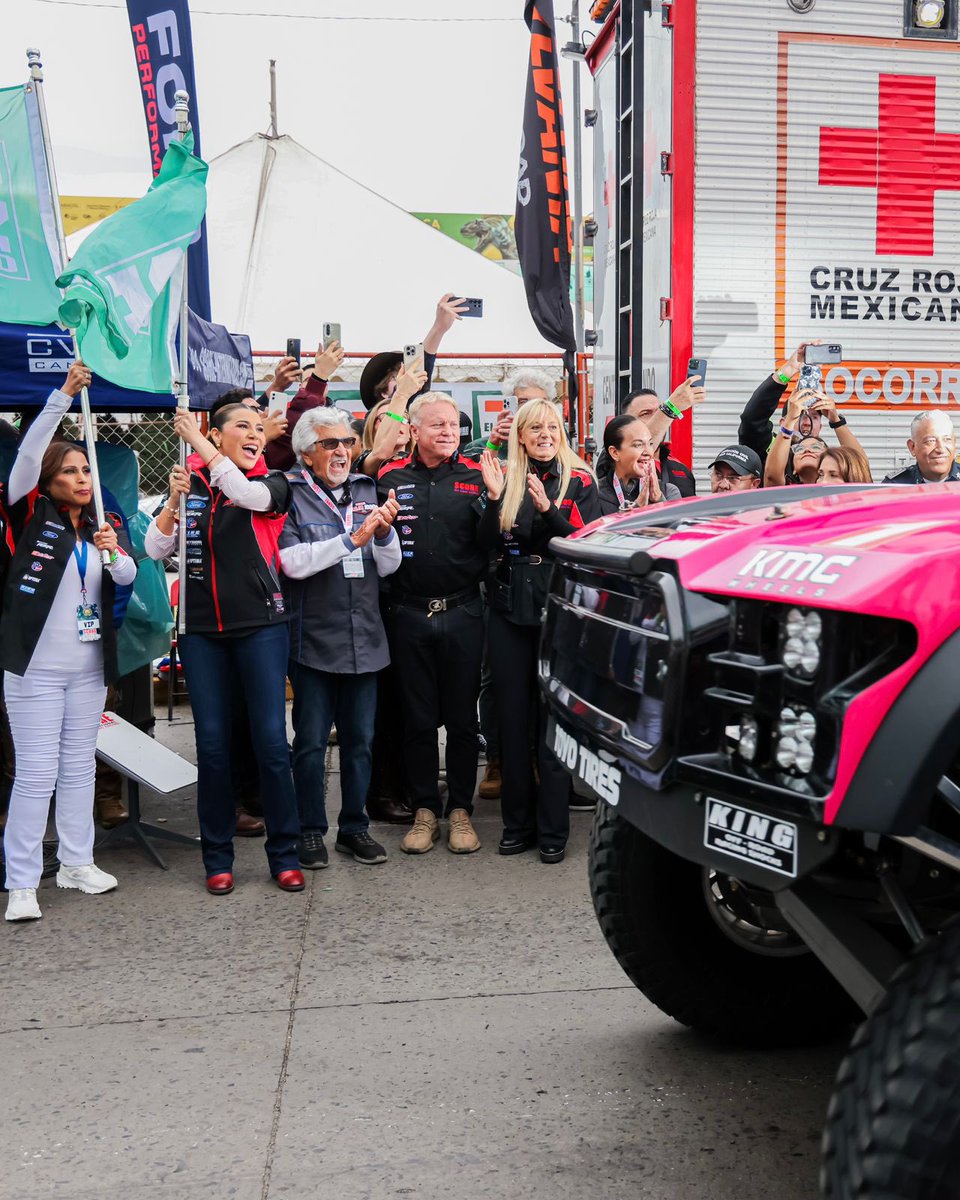 Inauguramos la nueva pista de atletismo de la Ciudad Deportiva en Mexicali,  para que nuestras y nuestros atletas se desarrollen y entren al más alto  nivel. (4/5), image size:960x1200