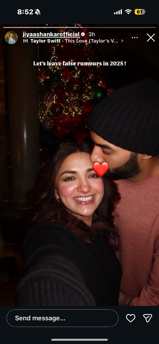 Factsssonlyyy's tweet photo. Whattttt? Is this official?😭❤️
.
Who’s this guy??? Jiya got no chill after media’s rumours circulating of her getting married to #FukraInsaan that anyways wasn’t possible.! 😂
.
She’s dating this guy but don’t know who’s this? 😭
.
#JiyaShankar𓃵 https://t.co/H5EizuL1r2