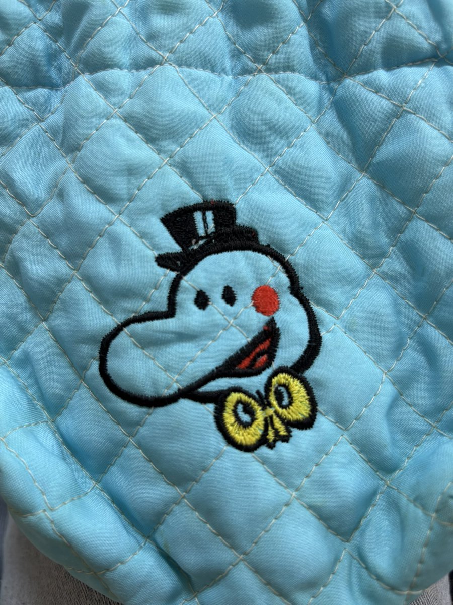 AlmadeMexicoJP's tweet photo. このキャラクターの名前が分かる方、いますか？

30年ほど前にジャノメミシンで刺繍してもらったものなのですが、
実家の誰も名前を思い出せなくて…。
ご存じの方がいたら教えてください🙏

#このキャラ誰 https://t.co/JPTW8Sq5PF