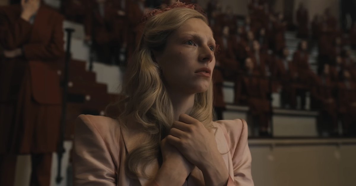 FilmUpdates's tweet image. Happy 27th birthday to the talented Hunter Schafer!