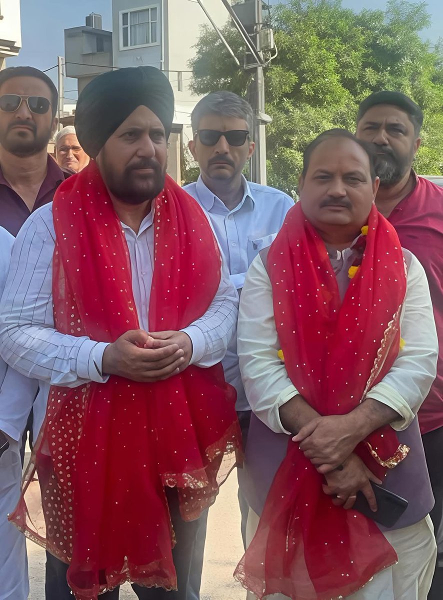 nareshsinghbjp's tweet photo. भाजपा राष्ट्रीय सचिव एवं विधायक, आर.एस. पुरा–जम्मू साउथ @iNarinderRaina जी को जन्मदिन की हार्दिक शुभकामनाएँ। ईश्वर से आपकी दीर्घायु, स्वस्थ जीवन एवं उज्ज्वल भविष्य की कामना करता हूँ। https://t.co/loK5UgoHHt