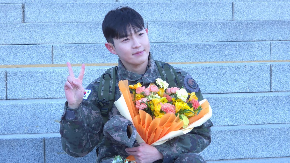 251231 #김재환 #KIMJAEHWAN 
내 강어지가 이제 군필이래