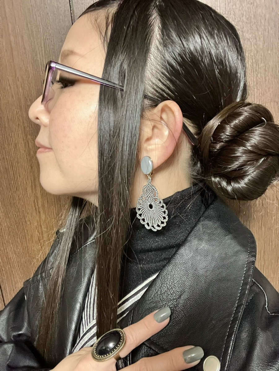 1031_meat_623's tweet photo. これは毎年恒例になりつつある専門時代の仲良し達と同窓会件忘年会でのコーデ
毎年この会はサラッと普段着和洋ミックスを心がけてます
NBCのジャックみのある長着を着たかったんですが、毎回この長着のサイズが大きい事を忘れていて着付けがガタるのが改善点です😂 https://t.co/6HABN5ucXL