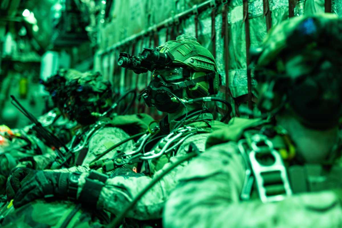 USMC's tweet photo. Top Shots 📷 

Here are the year's best photos from around the Corps, as determined by the audience's engagement. Help select the "Corps' Top Shot" by voting for your favorite image.

The image with the most votes by the end of the day will be crowned as the winner. https://t.co/qI5r1XrrcM
