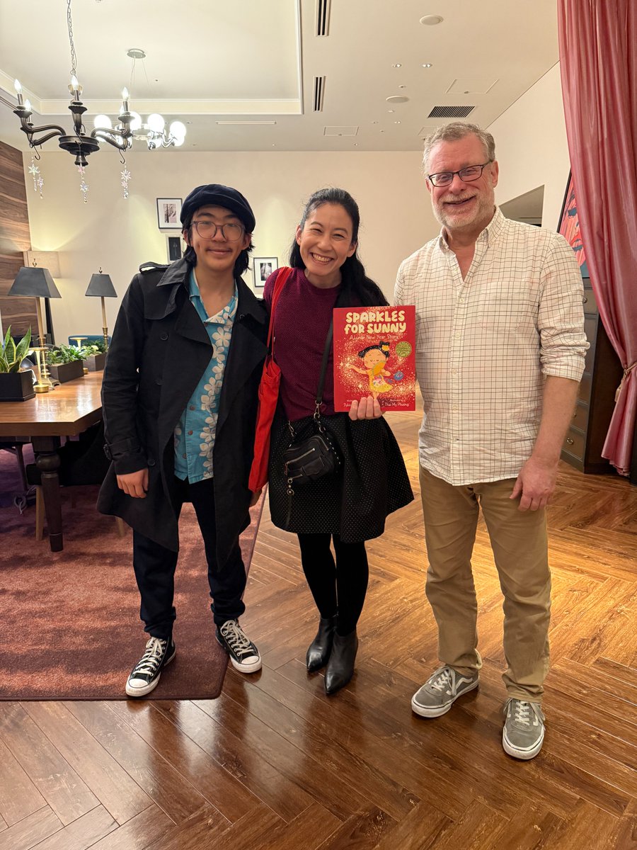 SylviaiChen's tweet image. 😊 So lovely meeting and catching up with @BST_PriLibrary today in Tokyo! Thank you to super librarian Richie Steven for buying a copy of Sparkles for Sunny for your school from @Kino_BKT. So great reuniting after 10 years (!!) with my son Mac too!

@penguinkids #ThaiMyPhuong