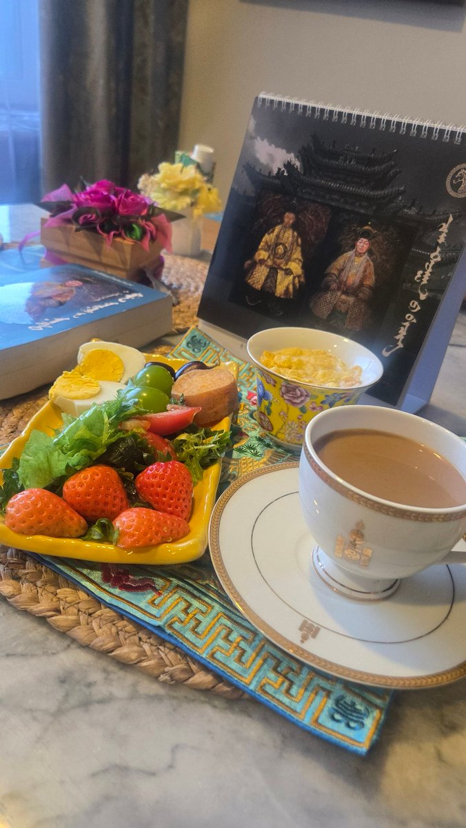 2025 оны отгон өдрийн мэнд ☀️ 
Өнөөдөр өвлийн дунд сарын шинийн 12, төмөрт суудалтай хөх нохой өдрийн юу санасан бүхэн нь сэтгэлчлэн бүтэж ерөөл дүүрэн байг ээ🔥🙏