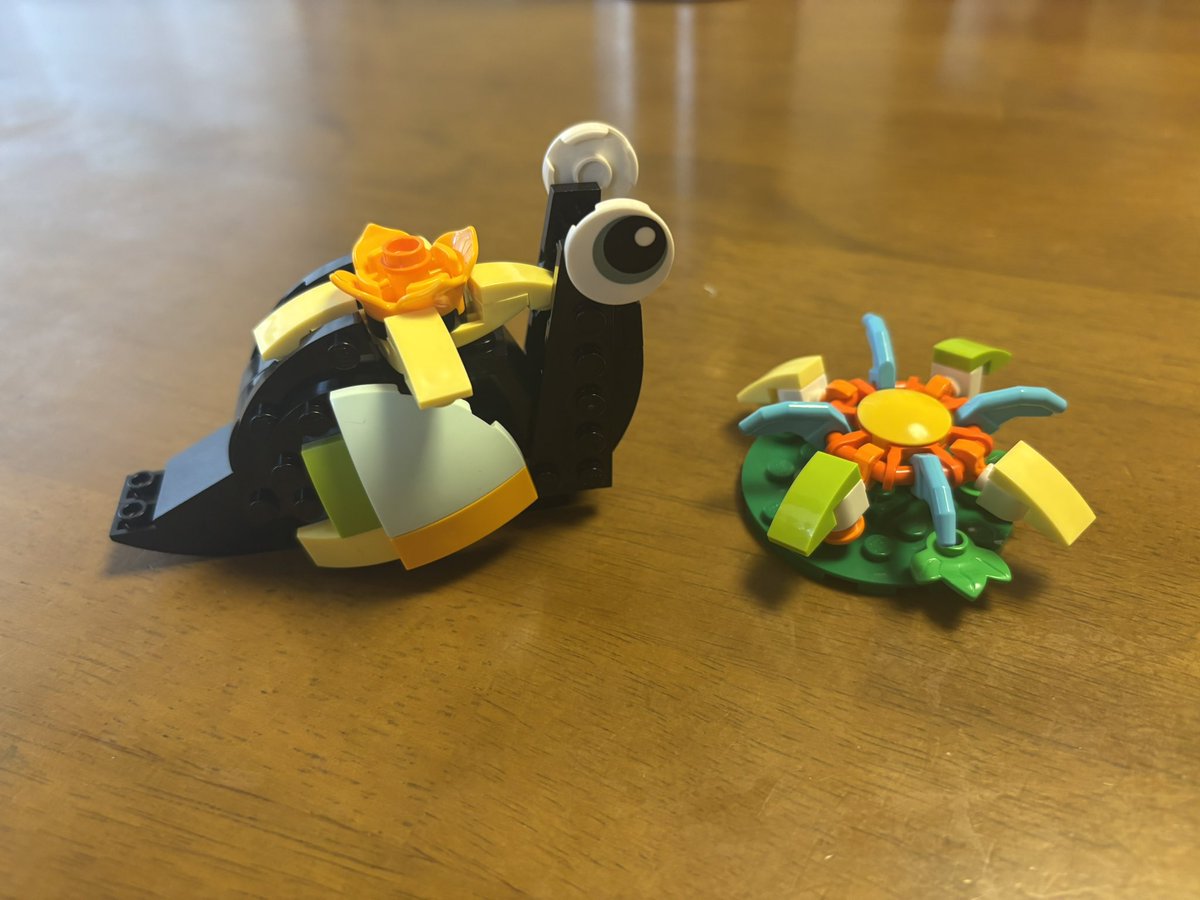 Clara114dokusyu's tweet photo. 年末駆け込み組み替え
使用セット 31173トロピカルなオオハシ
作品名『かたつむり』
 #JLUG3in1at2026 https://t.co/zjHKiaFukN