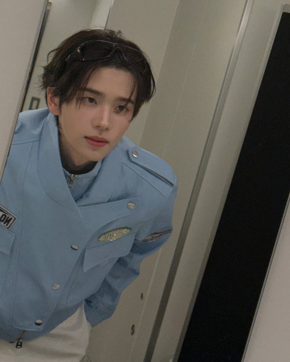 TWS_INTL's tweet photo. [INSTAGRAM] 251231

TWS #SHINYU Instagram Update
🎧 back number - Want Want Want

"💙💙"

#신유 #TWS #투어스 #247WithUs @TWS_PLEDIS https://t.co/3KByNKZTiC