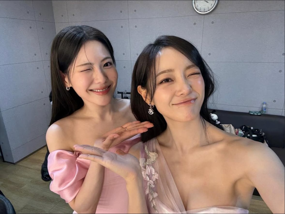 잠만 조아람 김세정 투샷 왔어..........😭😭😭