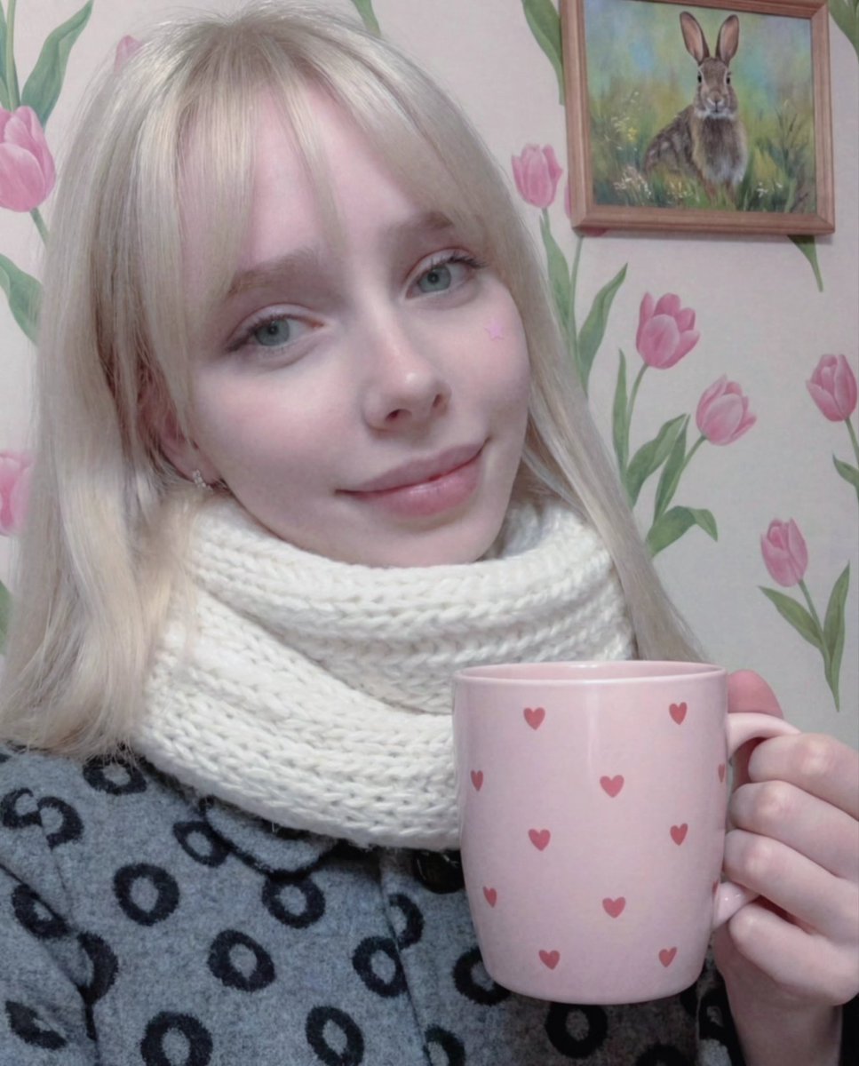 yuliyamakarovaa's tweet image. Guess the drink 🩷