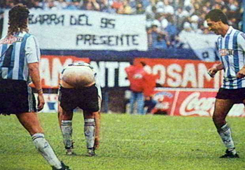CAInoduerme's tweet photo. A los dos les gusta andar mostrando la cola. https://t.co/ICrTpIzDaz