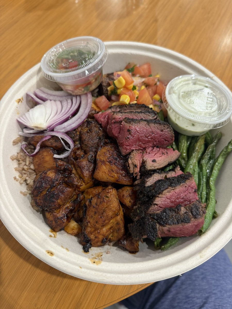 coookwithchris's tweet image. There’s a seed oil free restaurant inside the Jeep dealership in Tampa FL😂

All this for $15