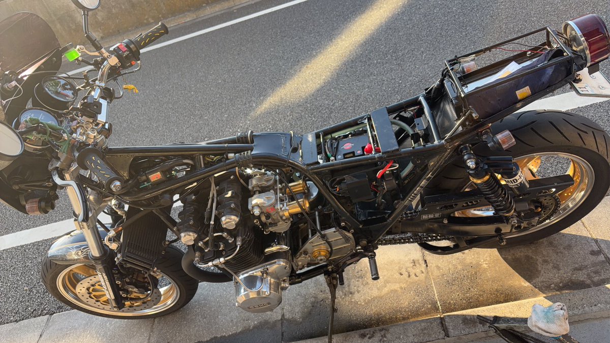 そして タンク外して 手の届かないところまで拭きあげ