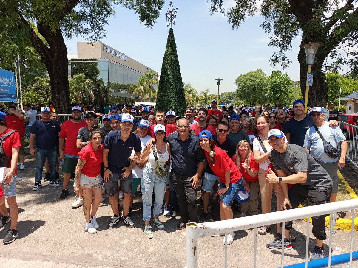 VaneRamos1402's tweet image. ASAMBLEA 2025 y como siempre estuvimos presentes 
#TrqbajadoresjuntoaDelegadxsAsamblea2025
En el camino correcto donde se valora el trabajo diario @CarlosPerezSEC @BuffonePablo @gabyfranch77 @DanielOveja sindicato empleados de comercio 💙