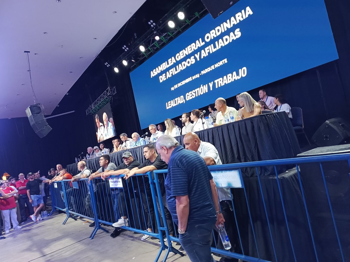 VaneRamos1402's tweet image. ASAMBLEA 2025 y como siempre estuvimos presentes 
#TrqbajadoresjuntoaDelegadxsAsamblea2025
En el camino correcto donde se valora el trabajo diario @CarlosPerezSEC @BuffonePablo @gabyfranch77 @DanielOveja sindicato empleados de comercio 💙