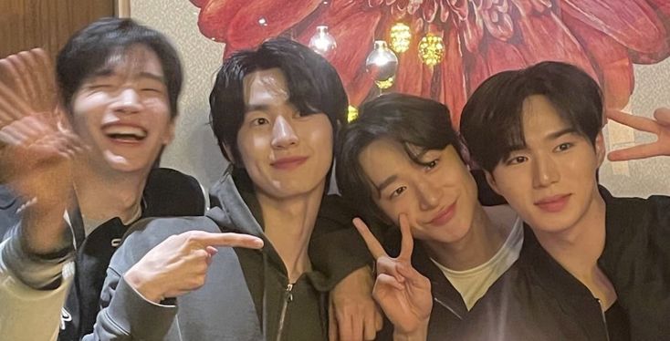 junseoink's tweet image. thank u 2025 for my precious family 🩵