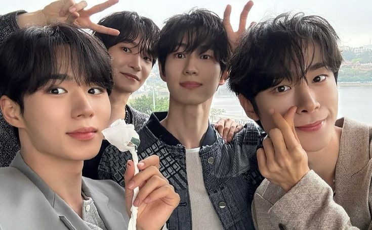 junseoink's tweet image. thank u 2025 for my precious family 🩵