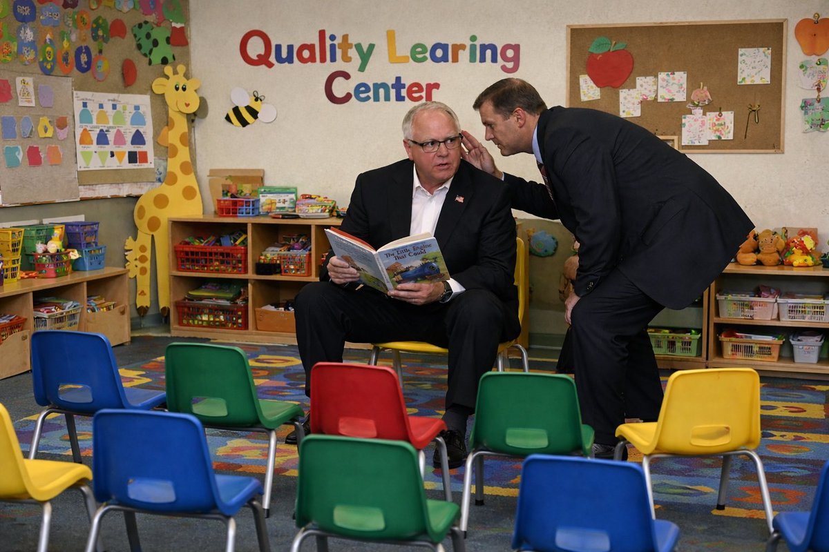 fullsteamdes's tweet photo. In an alternative universe Tim Walz was reading to a daycare in Minnesota https://t.co/OHxZsqaA19