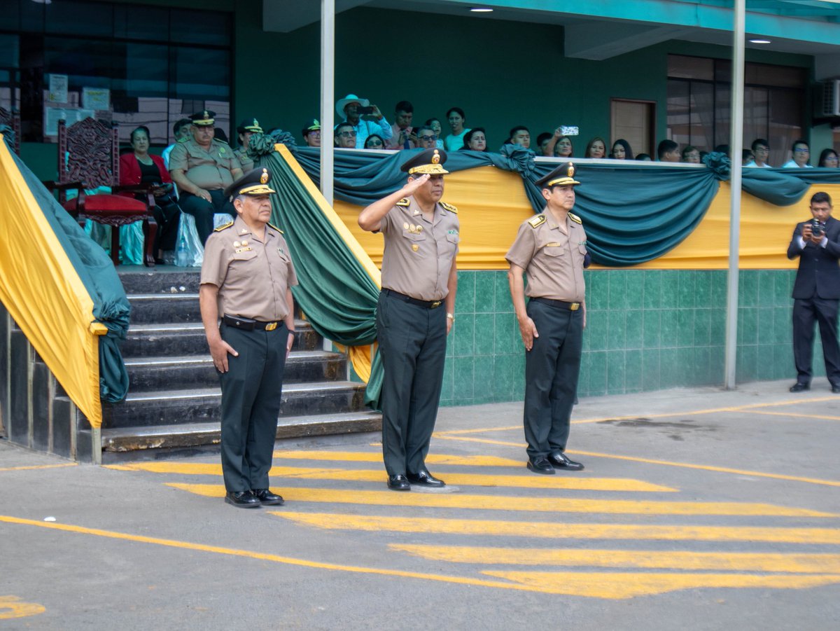 DIRCRIPNP's tweet photo. Este 30 de diciembre se realizó la Ceremonia de Imposición de Insignias de Mano a los Oficiales y Suboficiales PNP.

El Gral. PNP Carlos Augusto Vargas Mormontoy presidió el acto y destacó el trabajo pericial que sustenta cada ascenso, al servicio de la verdad y la justicia. https://t.co/GmnN7Qw5M0