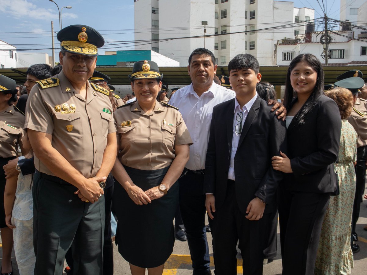 DIRCRIPNP's tweet photo. Este 30 de diciembre se realizó la Ceremonia de Imposición de Insignias de Mano a los Oficiales y Suboficiales PNP.

El Gral. PNP Carlos Augusto Vargas Mormontoy presidió el acto y destacó el trabajo pericial que sustenta cada ascenso, al servicio de la verdad y la justicia. https://t.co/GmnN7Qw5M0