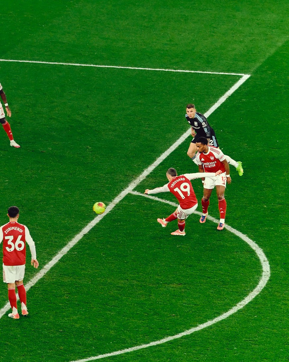 LTrossard's tweet image. Ending 2025 in style.🕺🔥