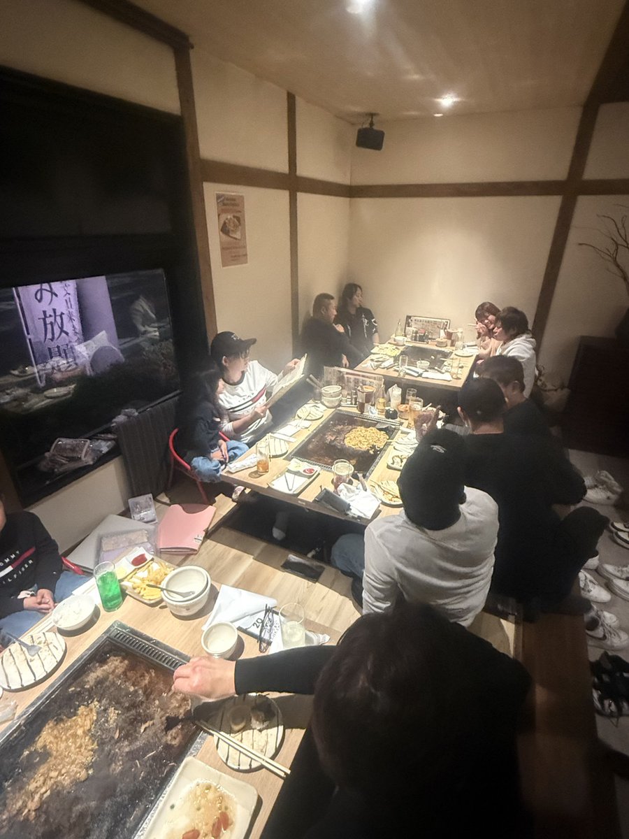 MASAMAJE4600's tweet photo. 昨日は自分が毎年幹事させてもらってます車仲間忘年会でした！
今回は、もんじゃ焼き店で皆さん好きな物を好きなだけ食べて飲むスタイル。
下らん話しでメチャ盛り上がりました！
参加された皆様、お疲れ様でした。ありがとうございしたm(_ _)m https://t.co/kYNK7QhOYP