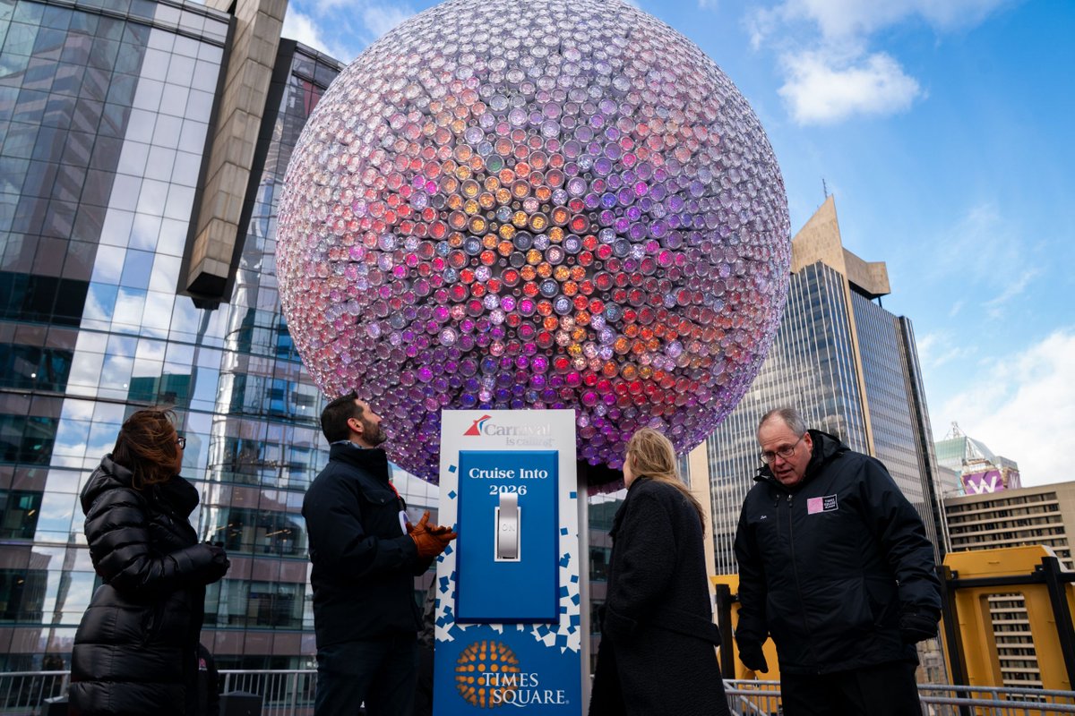 TimesSquareNYC's tweet photo. The 2026 Ball Test was a SUCCESS! 🪩 The Ball WILL drop tomorrow at midnight in #TimesSquare thanks to @CarnivalCruise ✨

#NewYearsEve #NewYearsEveBall #BallDrop #TimesSquareBall https://t.co/cGWjAUz0n6