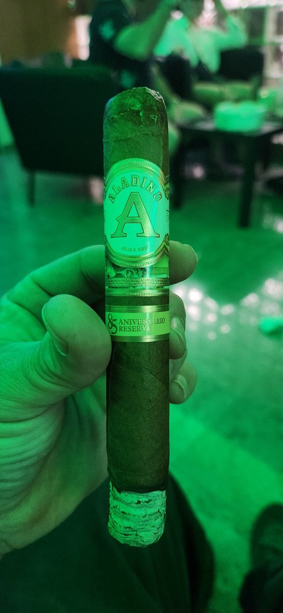 puffgeniecigar's tweet photo. ALADINO 25th ANIVERSARY in Toro at Entre Humos San Juan . #Cigars #Cigar #Luxury #EntreHumos https://t.co/tn3vk50OXi