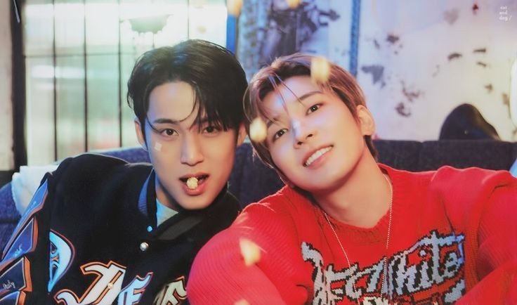 byminwon's tweet photo. thankyou 2025 💚💜 https://t.co/TPg1A43OWt