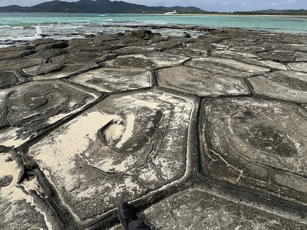久米島の畳石。ここまで美しい柱状節理はなかなかないね