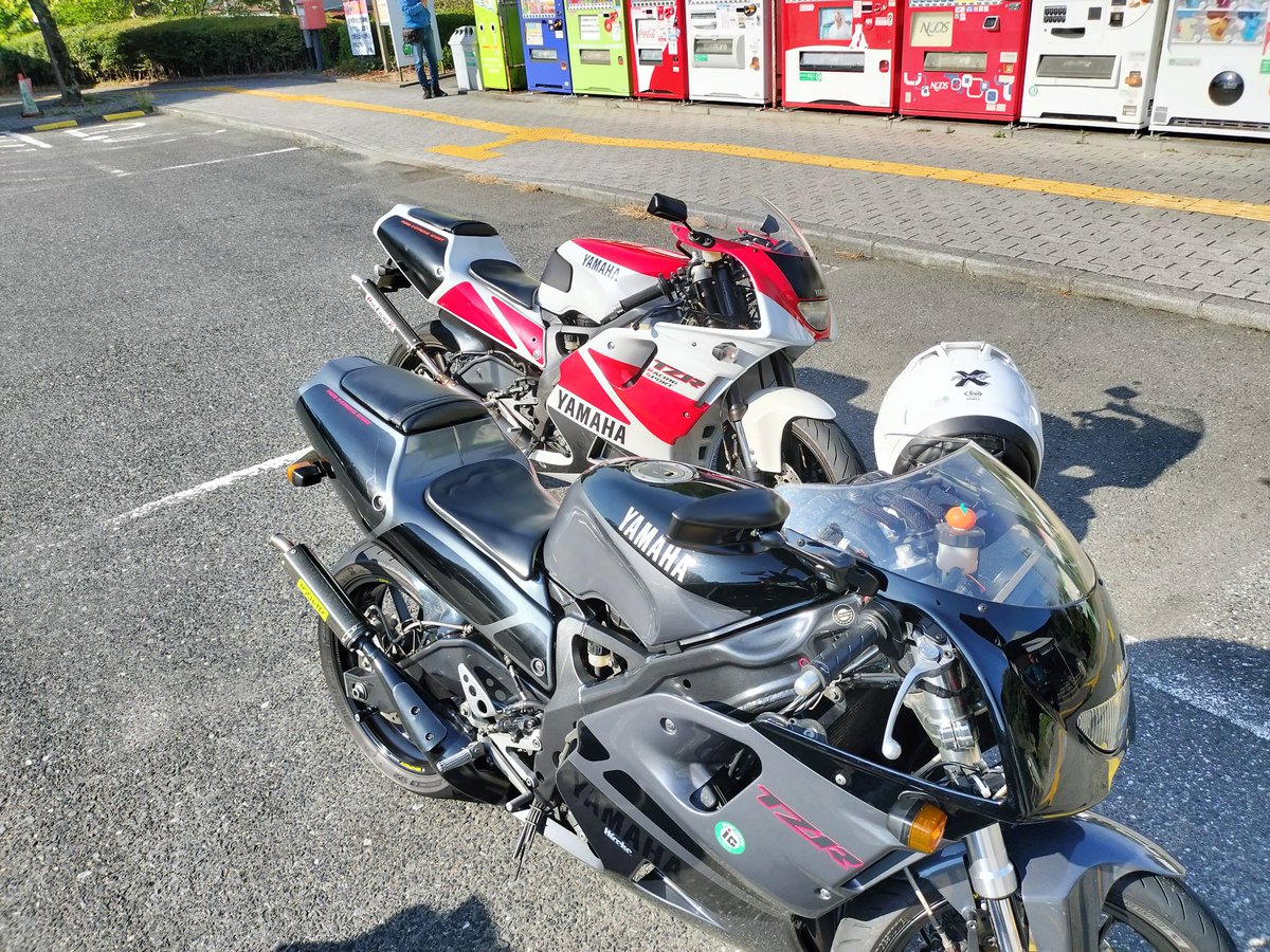 FFさん専用ページ 今年出会ったFFさんのマシン達 美しいご自作パニア、SRもピカピカ家具