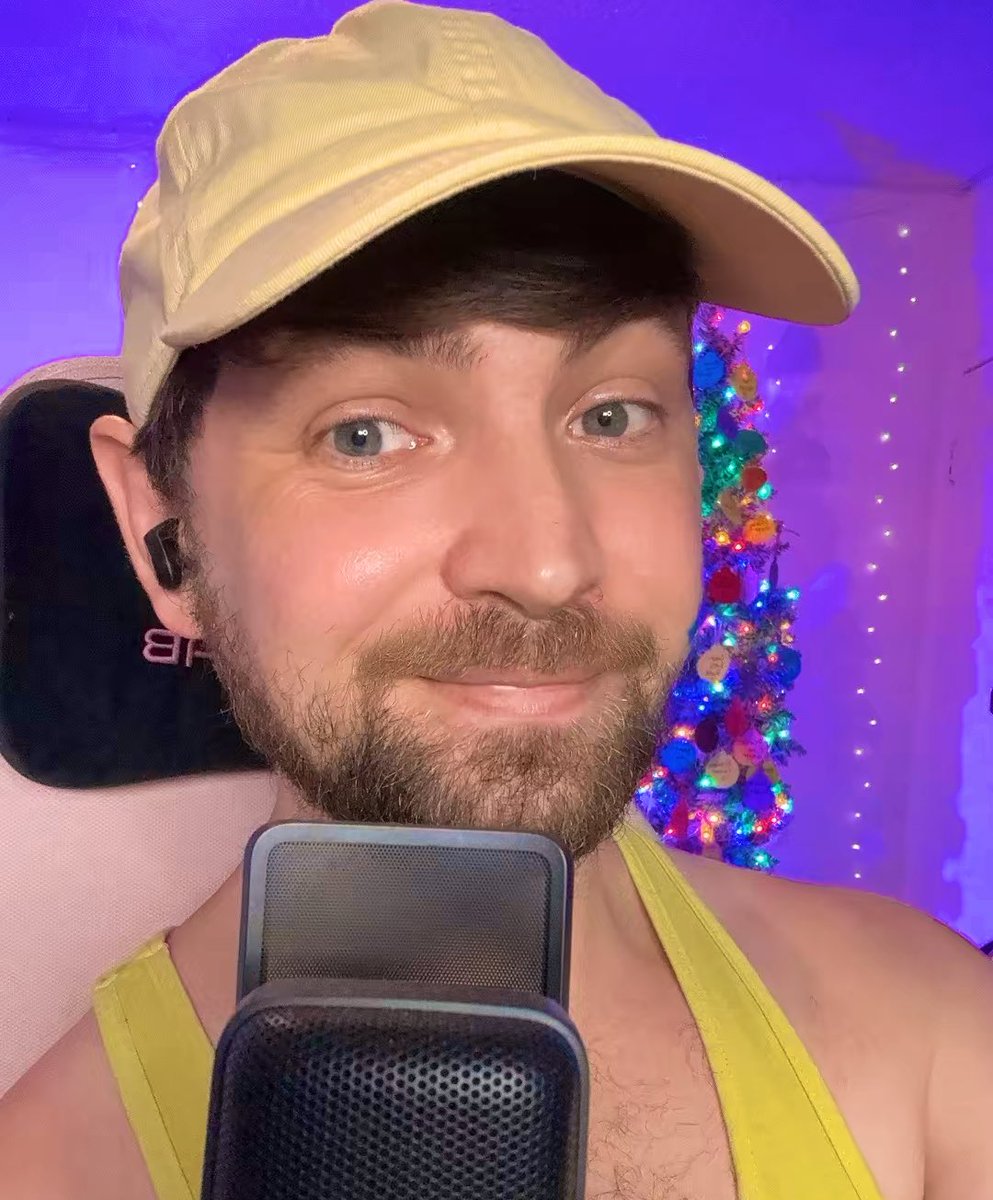 Live now!!! Come hang out!!!