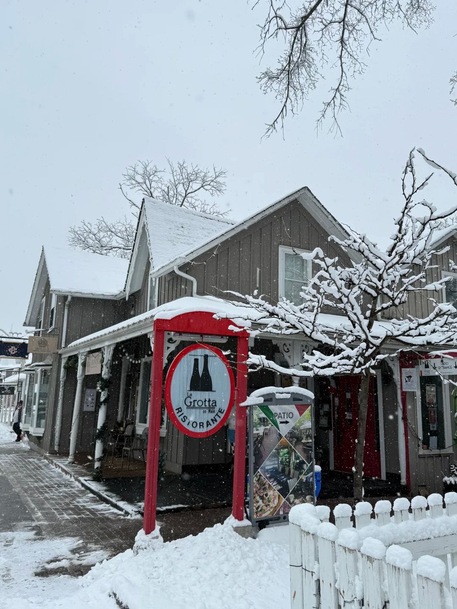 ikastembasi's tweet photo. A Canadian snowfall moment, quiet, beautiful, and unforgettable. 🤍❄️ https://t.co/988ke1H090