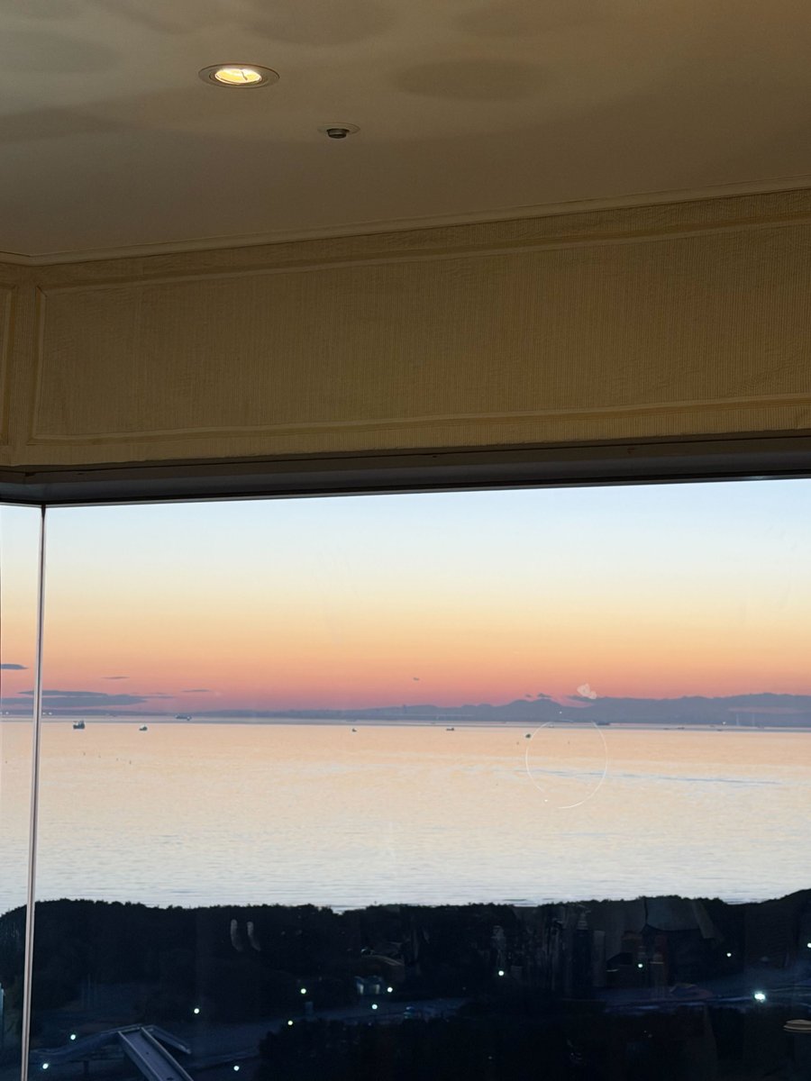 zhaoyufancokr's tweet photo. [251231] Martin weverse posts

sunset

#MARTIN #마틴 https://t.co/I8PzYcqJJd