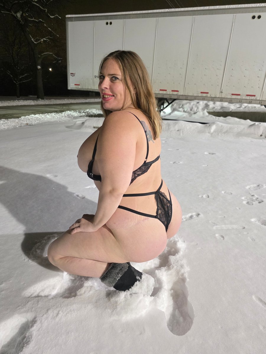 Miss April tweet media