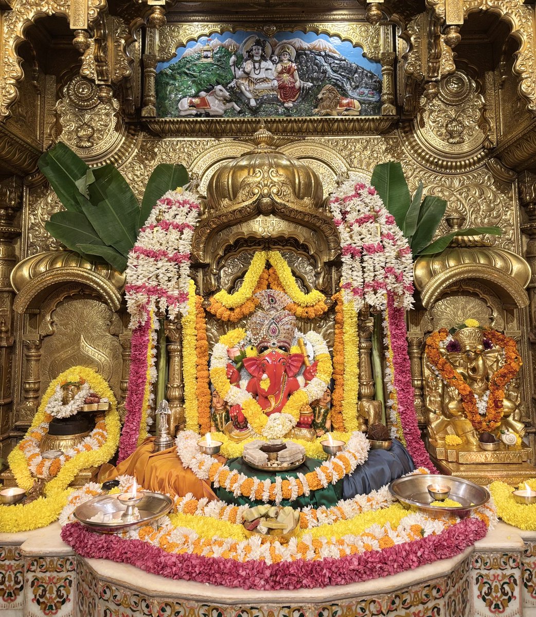 🙏 गणपती  बाप्पा मोरया 🌺मंगलमूर्ती मोरया 🙏३१/१२/२०२५
🙏Ganapati Bappa Moraya 🌺 Mangalmurti Moraya  🙏31/12/2025