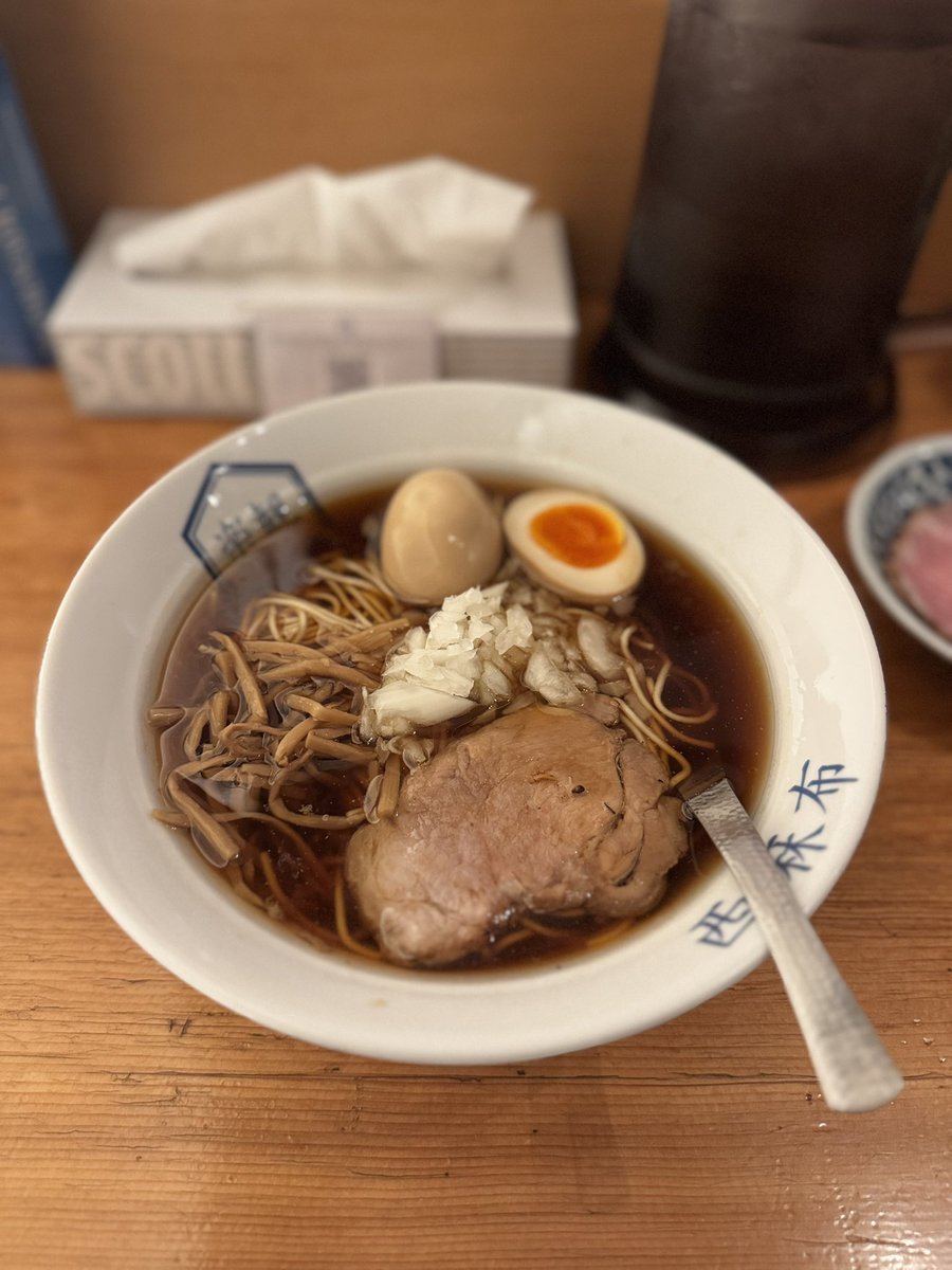 昨日は西麻布の「楽観」へ。 自分は醤油の琥珀を。 スープ、麺