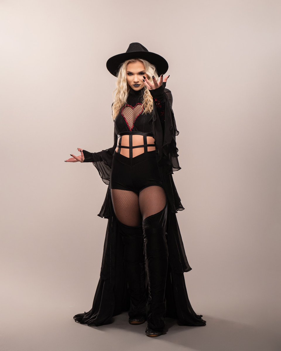 Julia & Megan tweet media