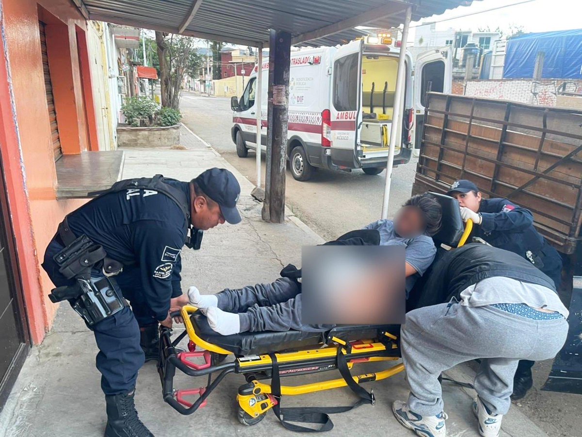 Paramédicos de Santa Lucía del Camino auxiliaron a una mujer que dio a luz en su vehículo en la col. Fernando Gómez Sandoval. El presidente Juan Carlos García Márquez informó que, tras el reporte al C2, madre y recién nacida fueron estabilizadas y trasladadas al Hospital Civil.