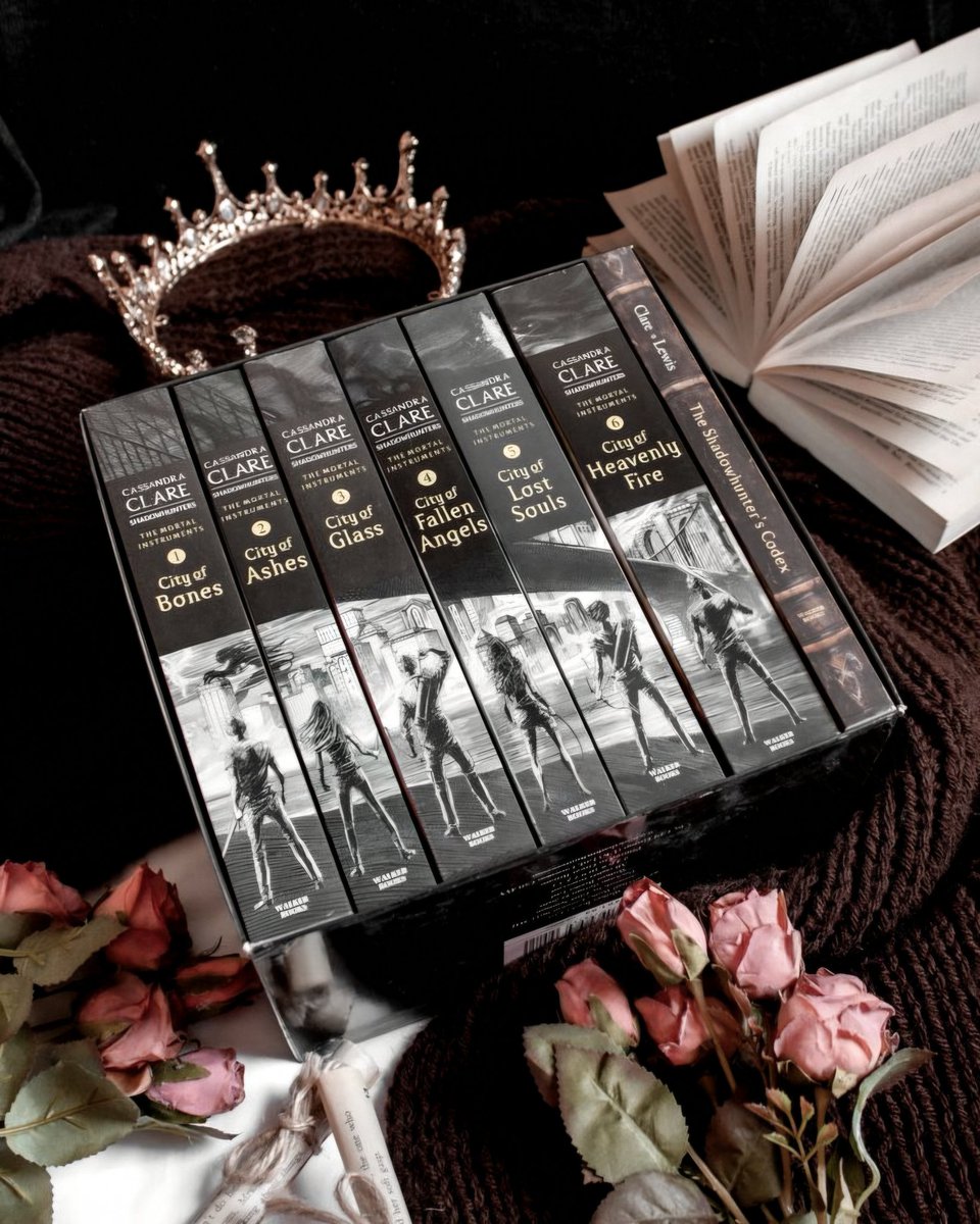 RiseofShadowRol's tweet image. ᅠ ‍ᅠᅠ ‍ᅠ  𝐁𝐈𝐄𝐍𝐕𝐄𝐍𝐈𝐃𝐎𝐒 𝐀  𝐑𝐨𝐒
ᅠ ‍ᅠᅠ ‍ᅠᅠ  「𝐑𝐢𝐬𝐞 𝐨𝐟 𝐒𝐡𝐚𝐝𝐨𝐰𝐬」

Rol literario basado en los libros de Cazadores de Sombras 𝒃𝒚 Cassandra Clare.

✔️ Canon literario
✔️ OCs permitidos
✔️ Tramas Canon &amp;amp; AU

Para info y postulaciones, DM abierto.